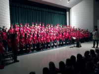 Majestic students sing in the School Choir&#039;s Christmas Performance