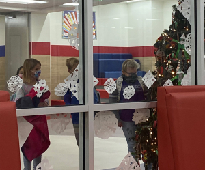 Orchard Springs students make ornaments, a snowflake or a chain garland to decorate the school tree and the school.